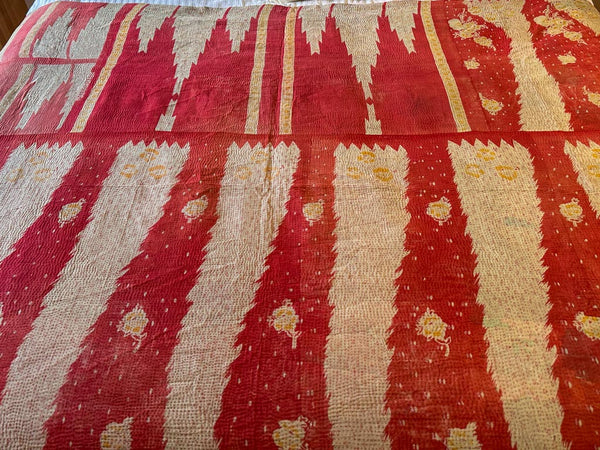Couvre-lit Kantha Vintage en Coton Recyclé: Pink Paw
