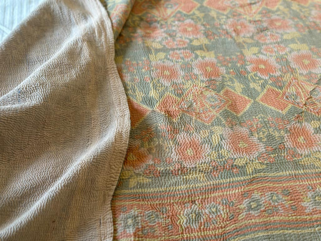 Couvre-lit Kantha Vintage en Coton Recyclé: Pink Pastel