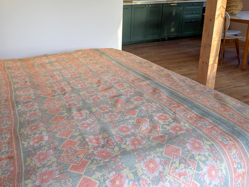 Couvre-lit Kantha Vintage en Coton Recyclé: Pink Pastel