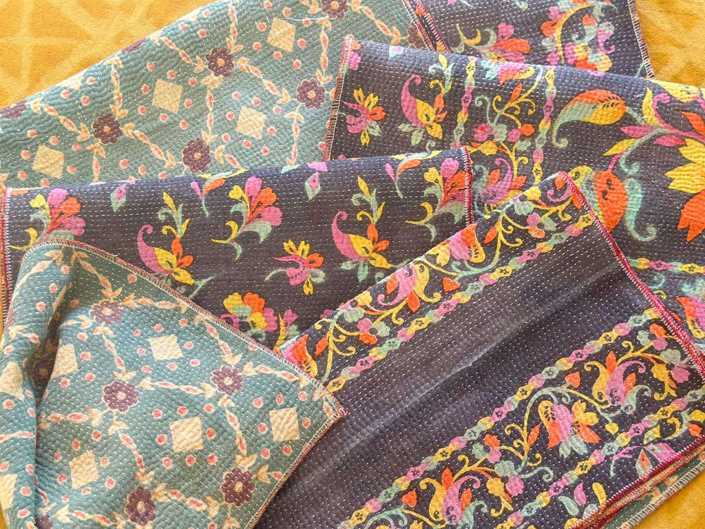 Lot de 2 Sets Table Vintage Kantha, Carnival Flowers