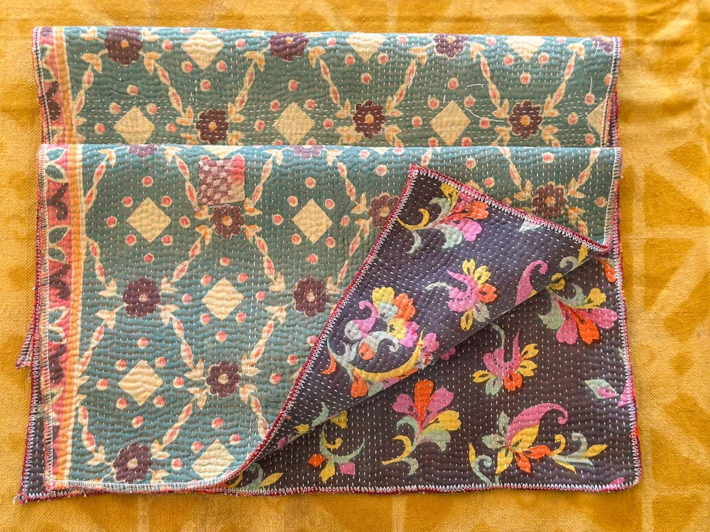 Lot de 2 Sets Table Vintage Kantha, Carnival Flowers