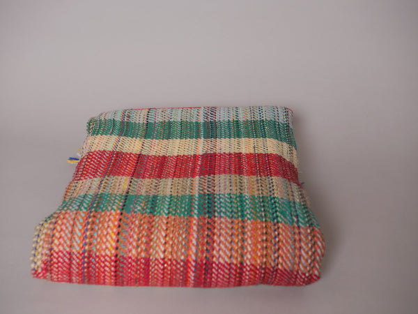 Couverture tissé main en laine recyclé, tissé main.