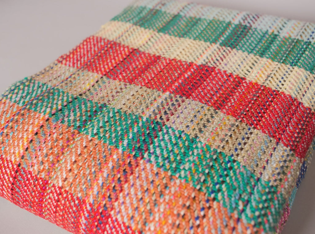Couverture tissé main en laine recyclé, tissé main.