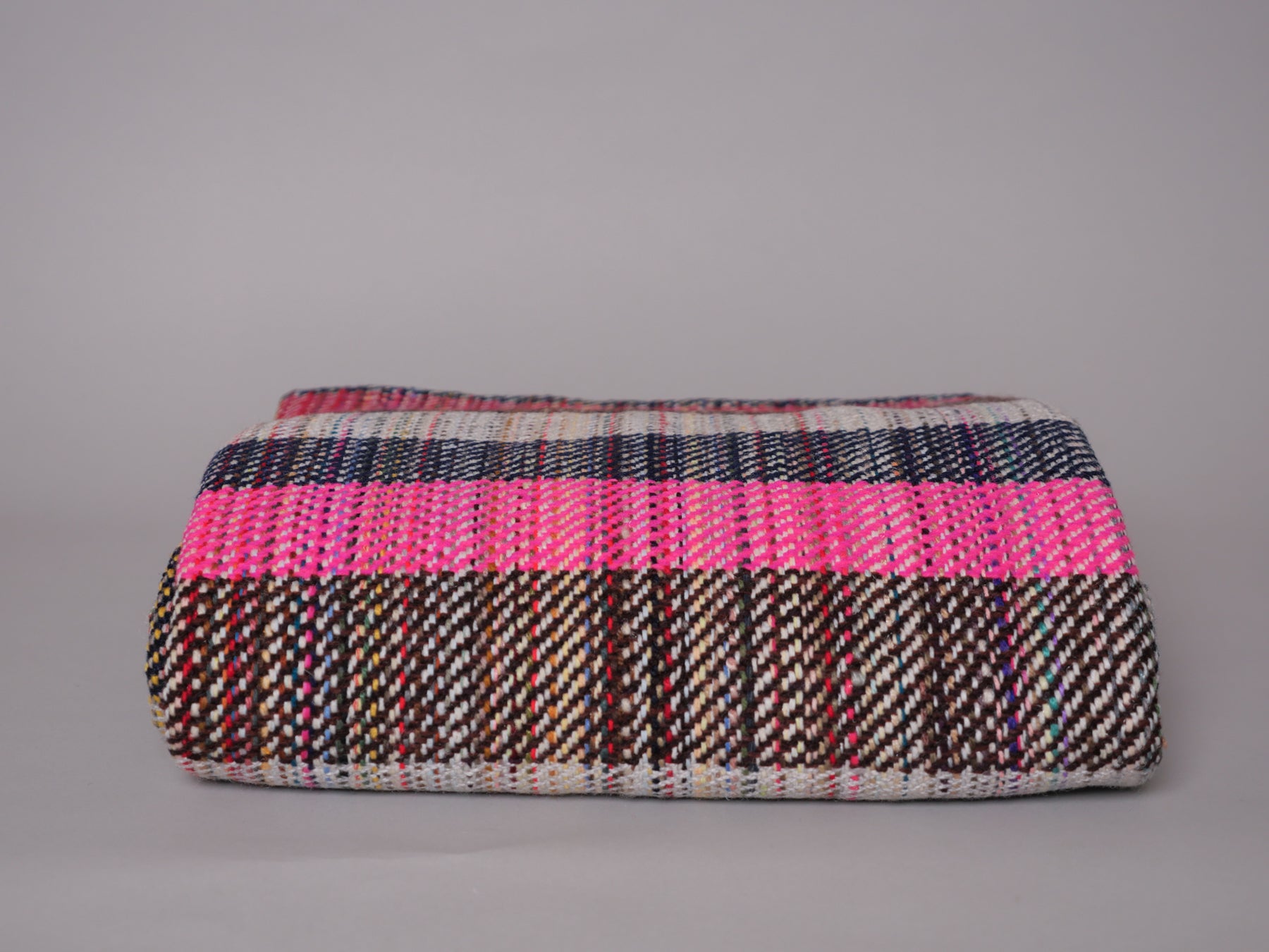 Couverture khadi, en PET recyclé tissé à la main. PRE ORDER Image secondaire du produit