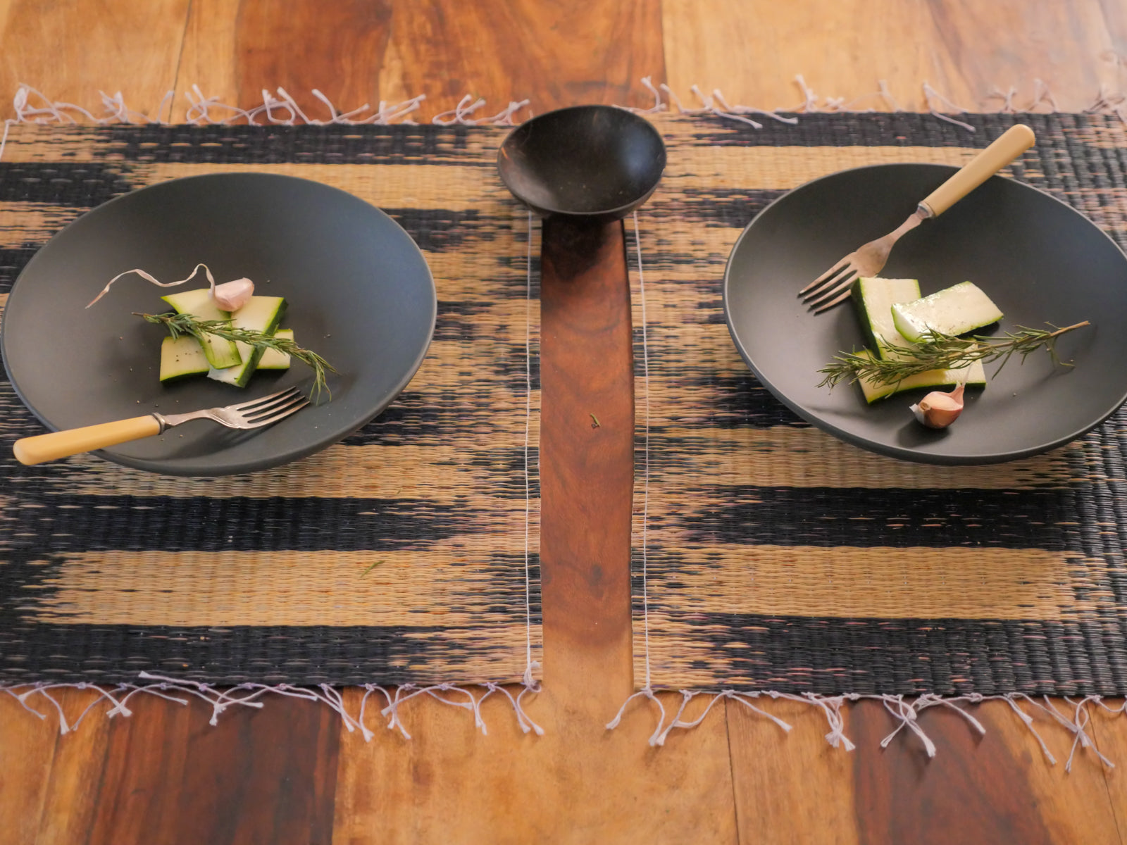 Set de table tissé main, Rivière Noir Image secondaire du produit