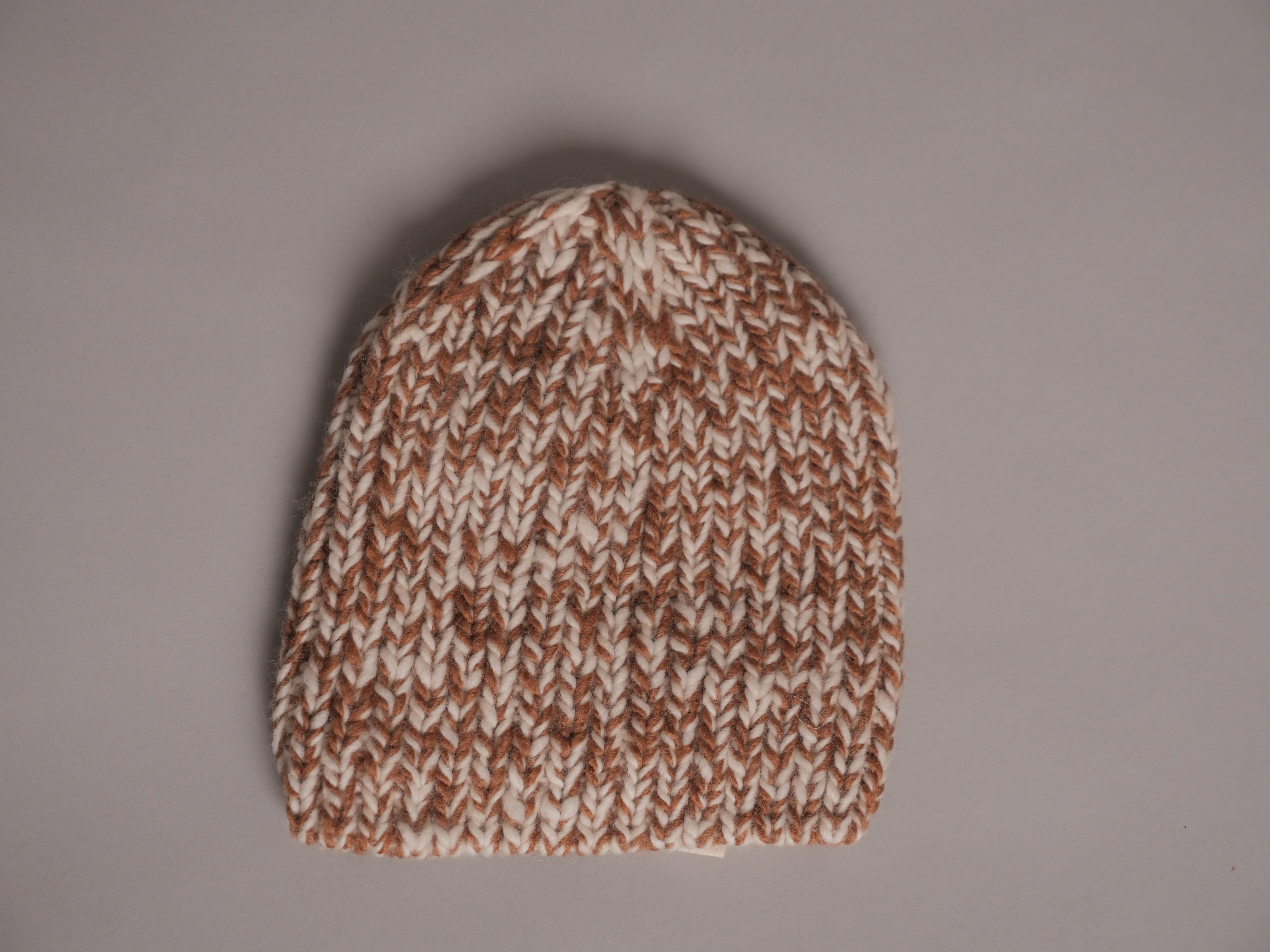 Bonnet bébé en laine himalayenne fait main, teinte à la main, couleur naturelle & châtaigne