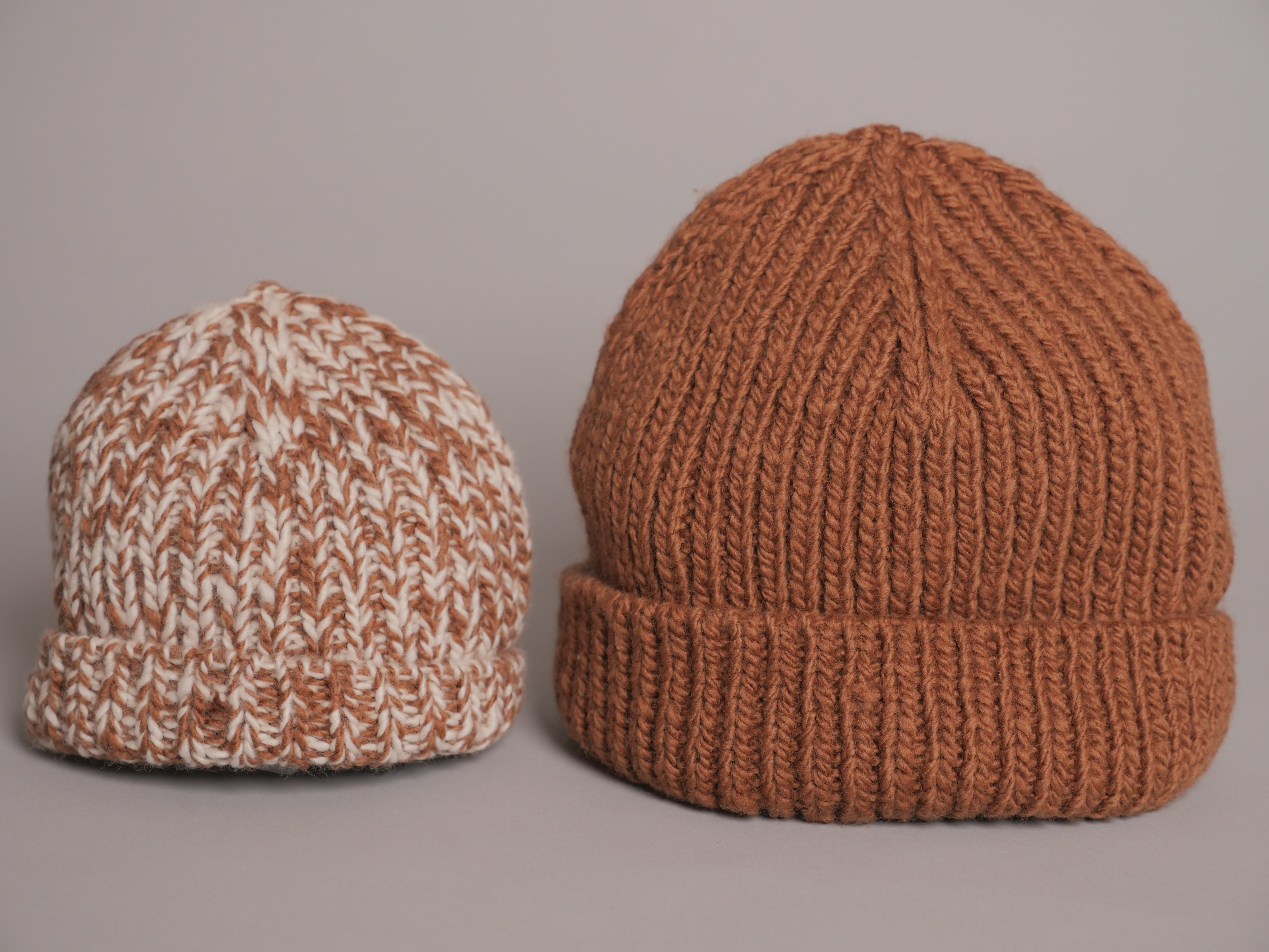 Bonnet en laine himalayenne fait main, couleur châtaigne, teinte artisanale.