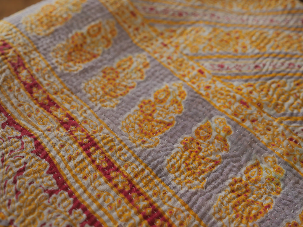 Couvre-lit Kantha Vintage en Coton Recyclé: Violet Cottage