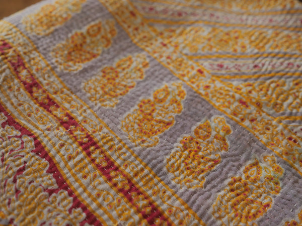 Couvre-lit Kantha Vintage en Coton Recyclé: Violet Cottage