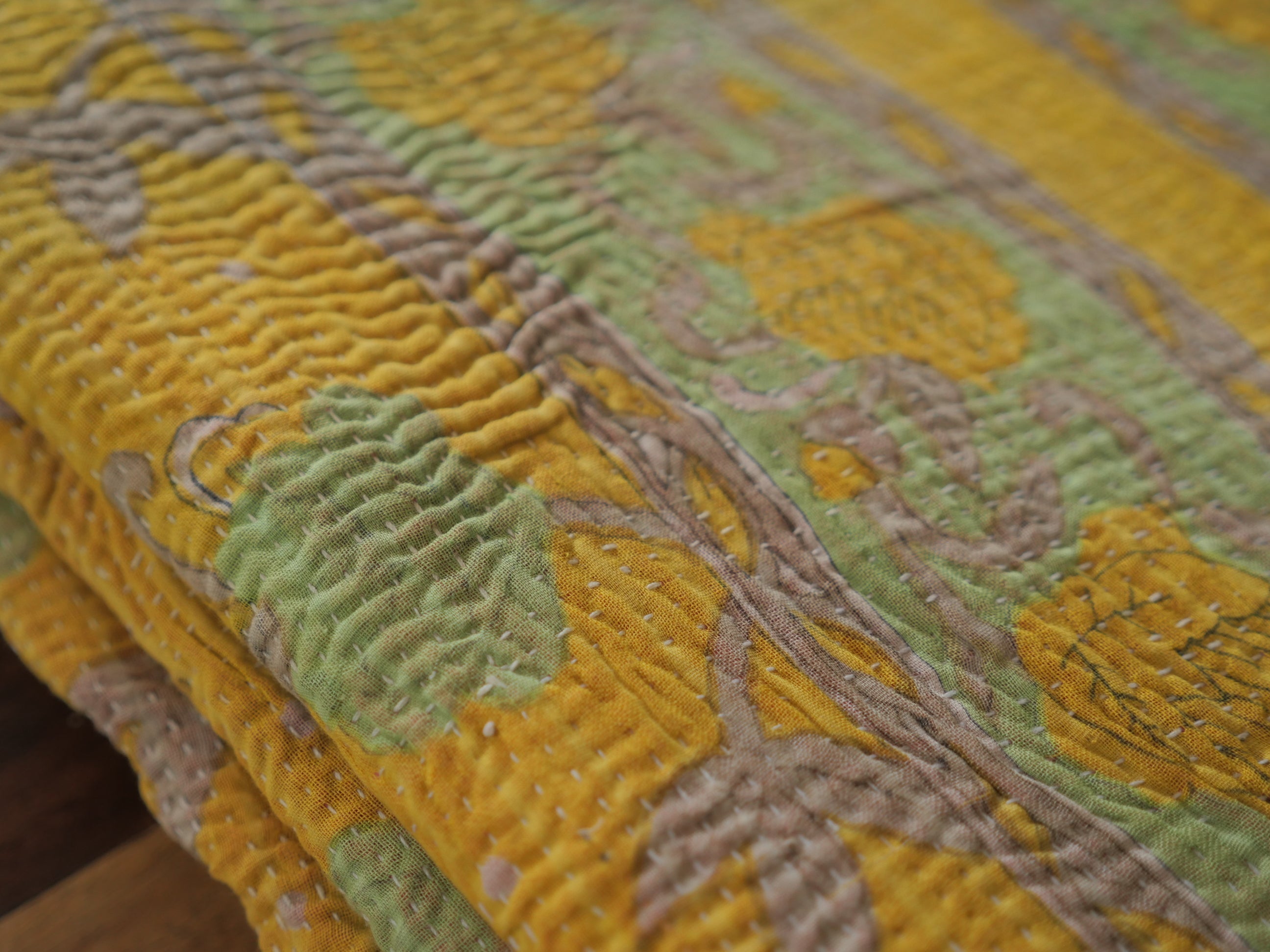 Kantha plaid en jaune et very pale