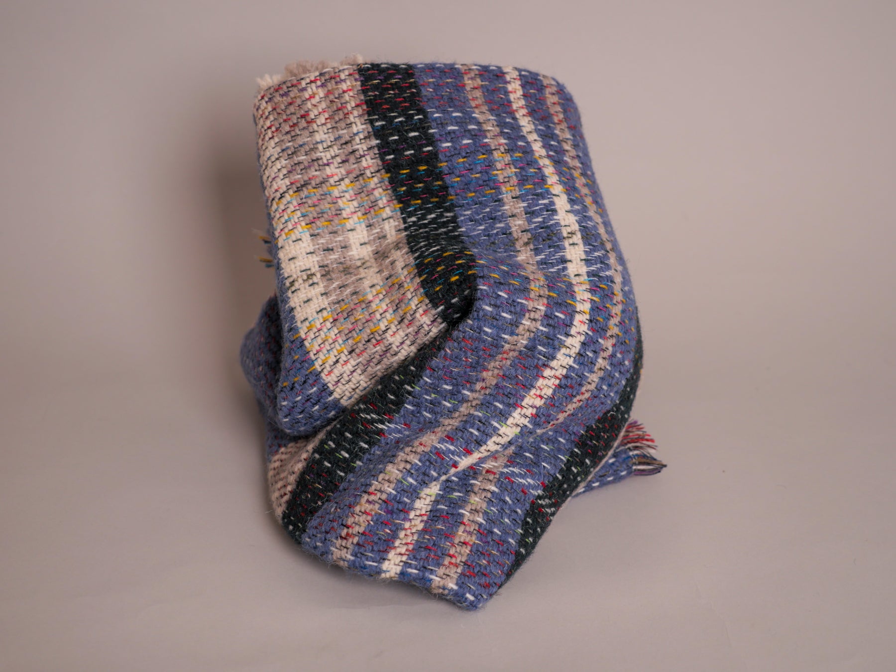 Plaid en laine recylée ; fabrique en Royaume Uni. British Made.