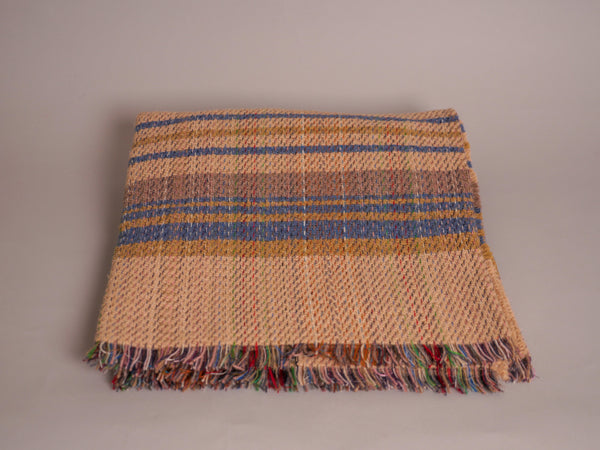 Plaid en laine recylée ; fabrique en Royaume Uni. British Made.