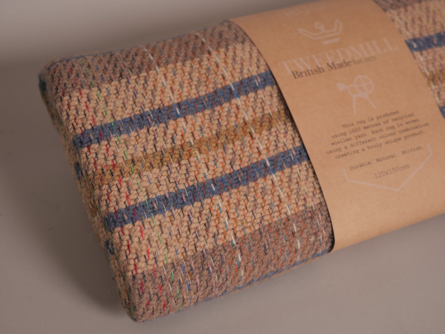 Plaid en laine recylée ; fabrique en Royaume Uni. British Made.