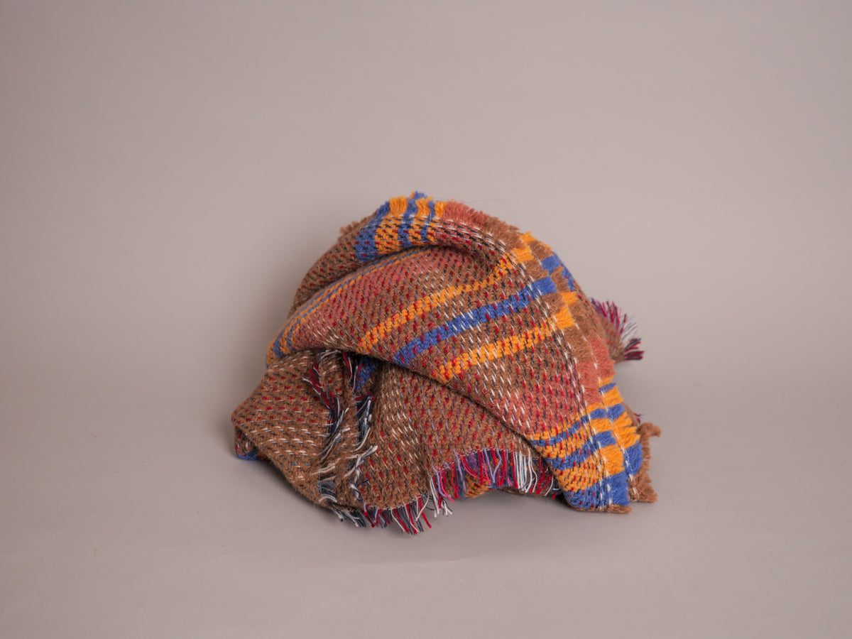 Plaid en laine recylée ; fabrique en Royaume Uni. British Made.