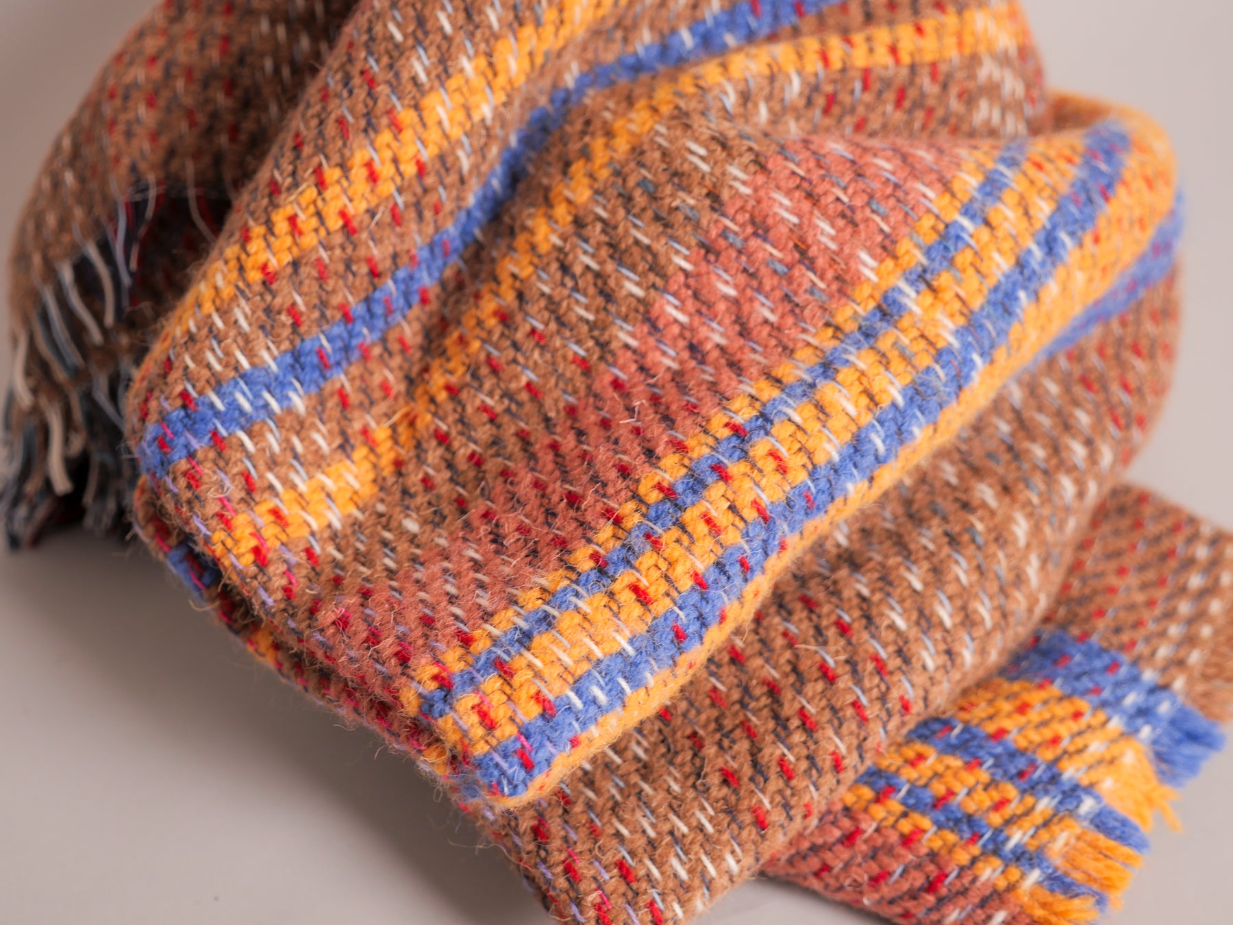 Plaid en laine recylée ; fabrique en Royaume Uni. British Made.