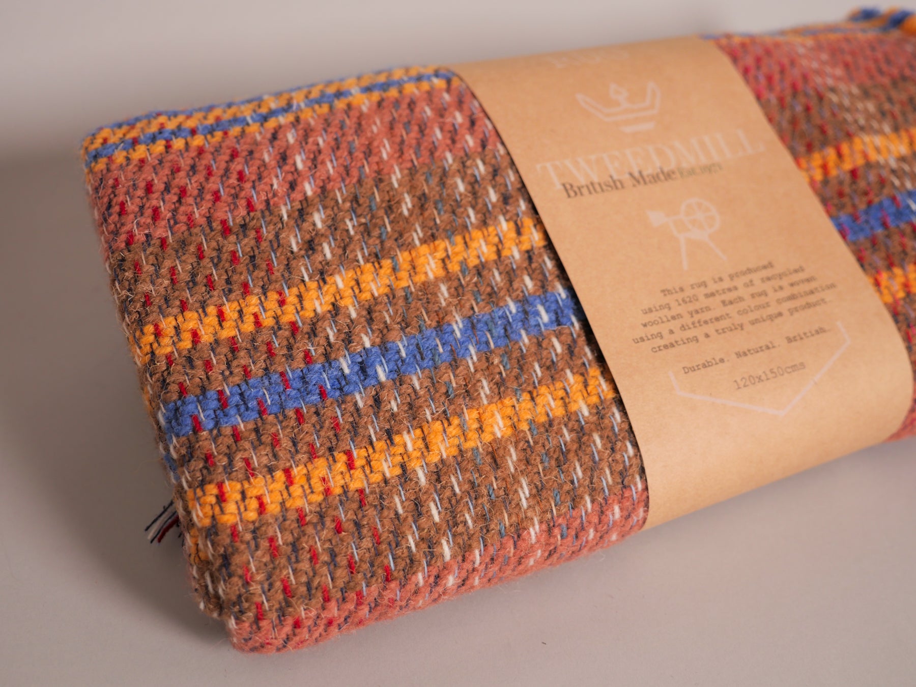 Plaid en laine recylée ; fabrique en Royaume Uni. British Made.