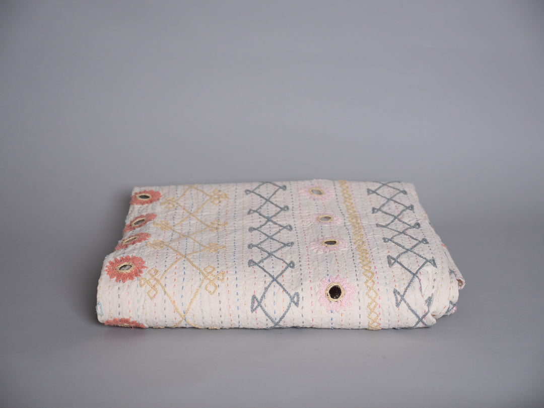 Plaid brodé main en coton, rabari, fait main en Inde. Image principale du produit