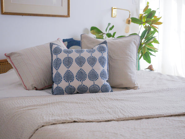 Kantha coussin contemporain red, brodé main