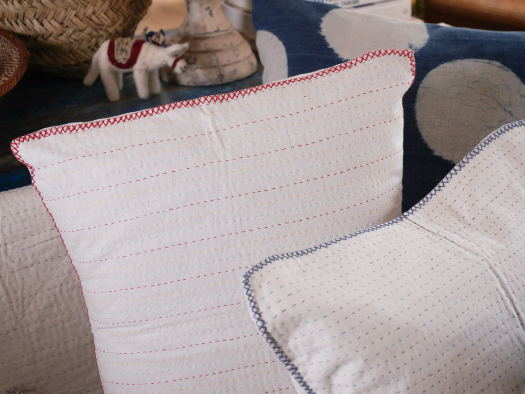 Kantha coussin contemporain blue, brodé main Image secondaire du produit
