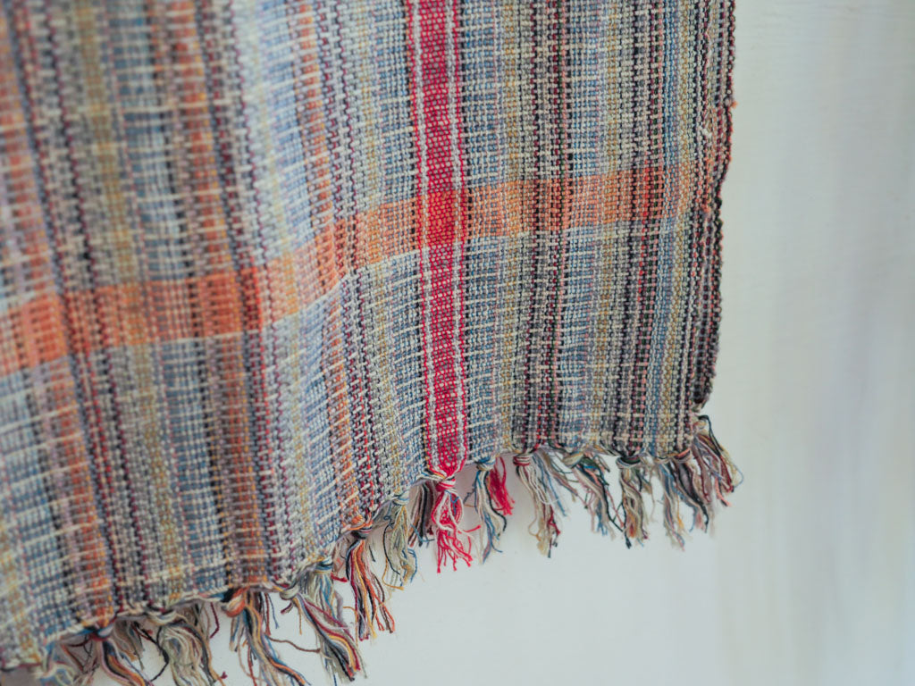 Serviette ou plaid en coton tissée à la main, vert. Tissage en fils mélangés.