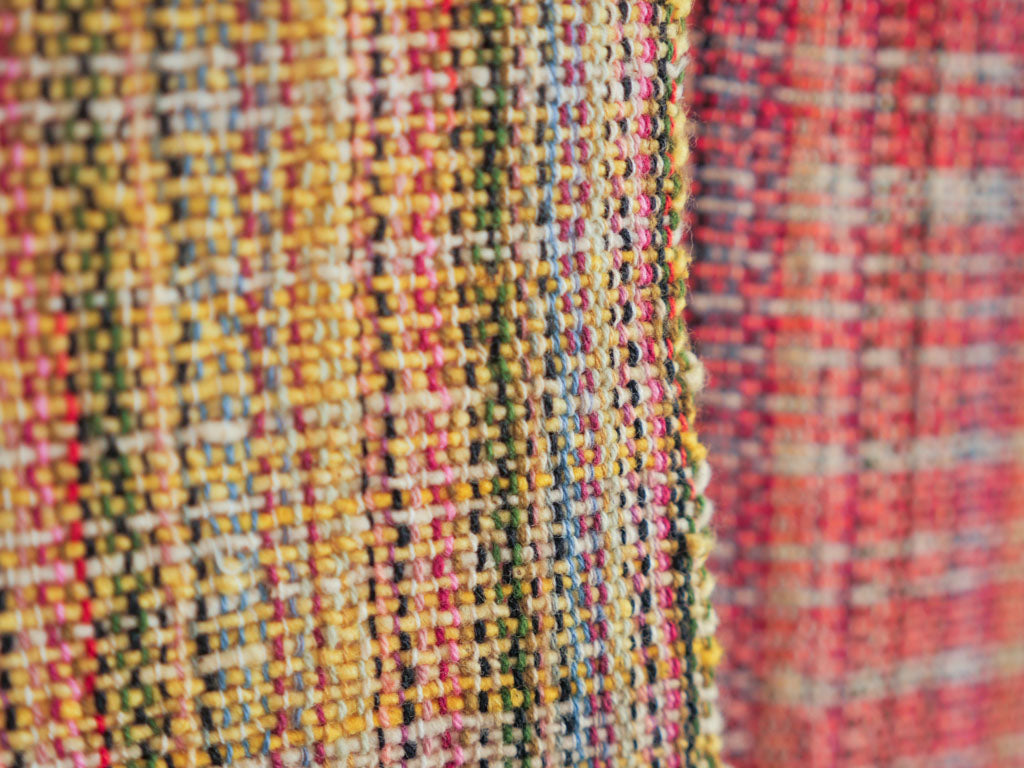 Serviette ou plaid en coton tissée à la main, jaune. Tissage en fils mélangés.