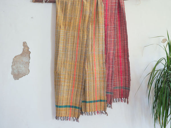 Serviette ou plaid en coton tissée à la main, rose. Tissage en fils mélangés.