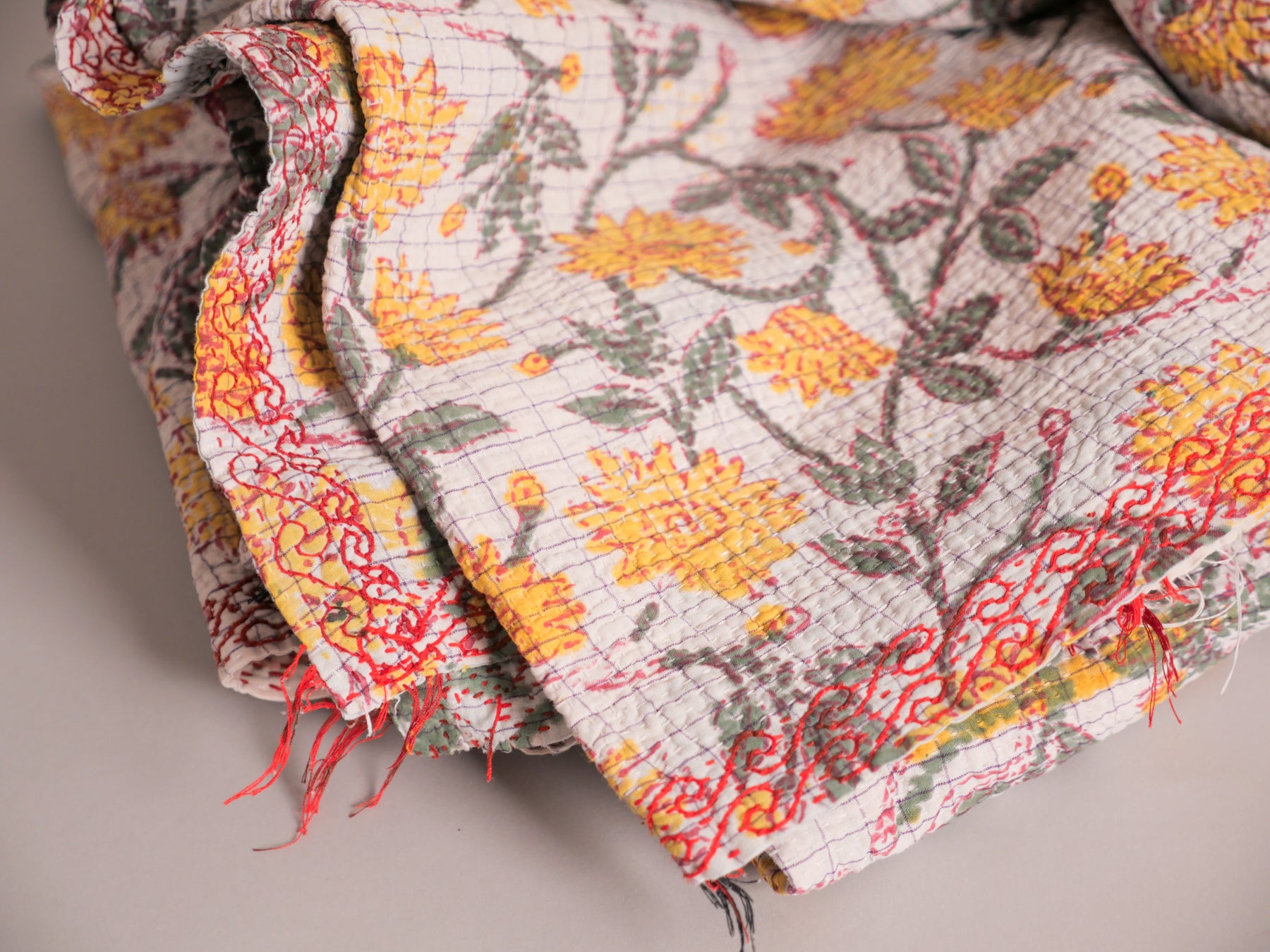 Vintage Block Printed Kantha Mesa Yellow Image secondaire du produit