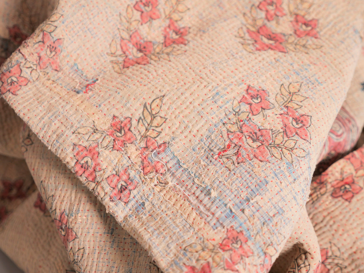 Kantha sari couvre-lit  No.107 "Earth",  coton recyclé brodé à la main.