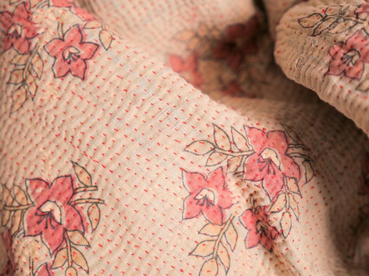 Kantha sari couvre-lit  No.107 "Earth",  coton recyclé brodé à la main.