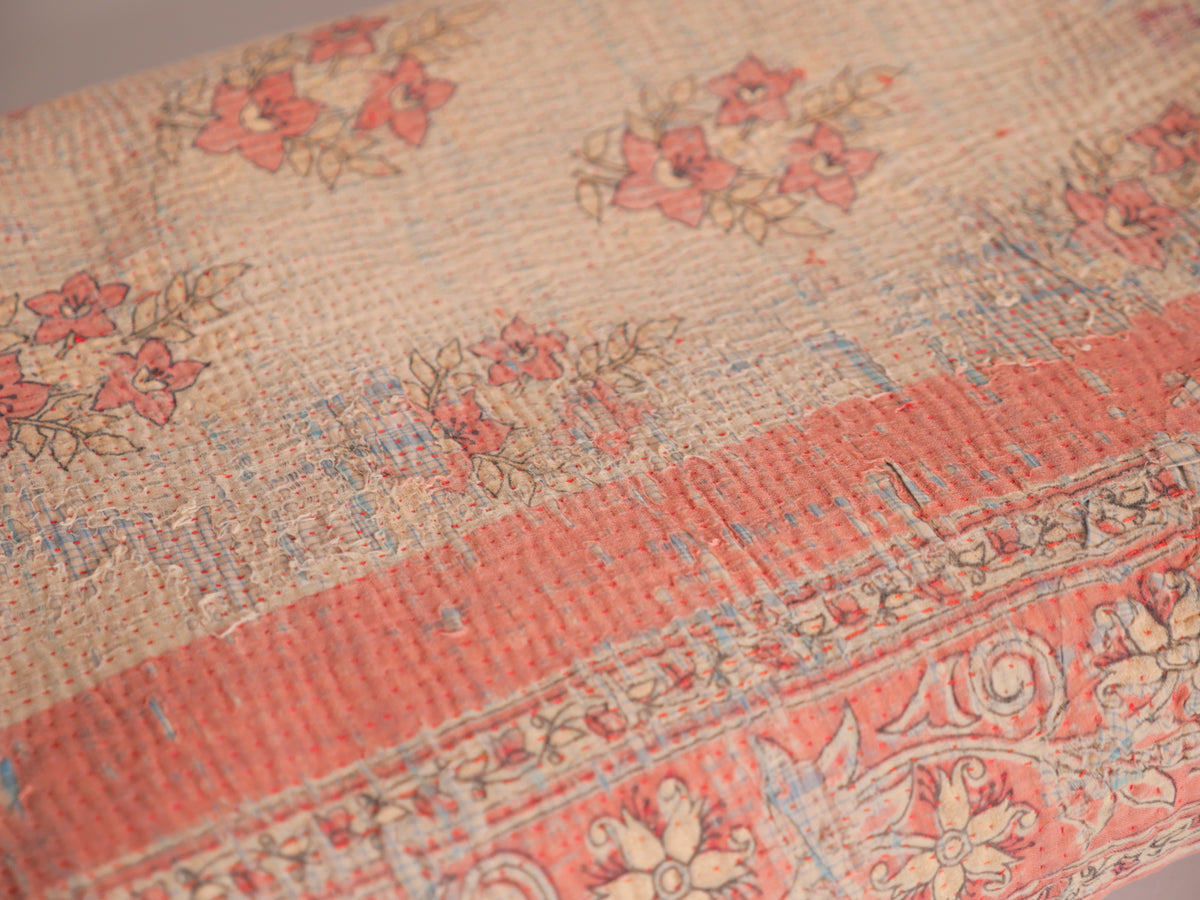 Kantha sari couvre-lit  No.107 "Earth",  coton recyclé brodé à la main.