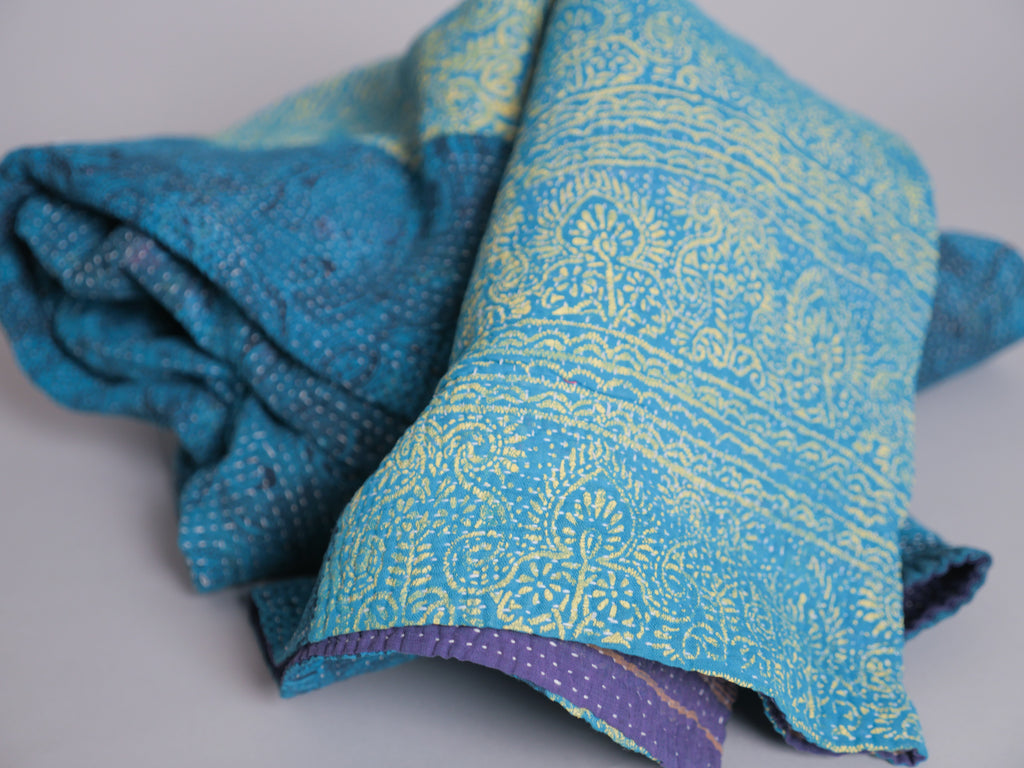 Kantha sari couvre-lit  No.105 "Regal ",  coton recyclé brodé à la main