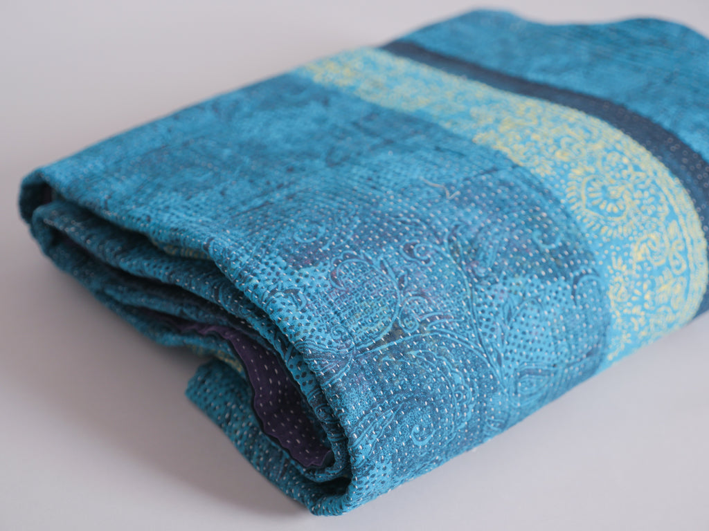 Kantha sari couvre-lit  No.105 "Regal ",  coton recyclé brodé à la main
