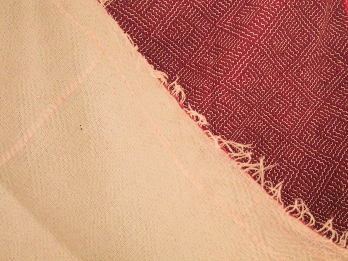 Kantha sari couvre-lit  No.115 "Raspberry",  coton recyclé brodé à la main