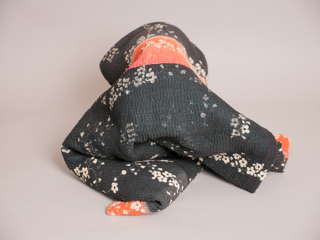 Grande couverture, kantha noir brodé main