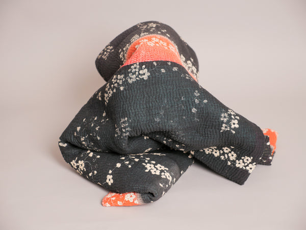 Grande couverture, kantha noir brodé main