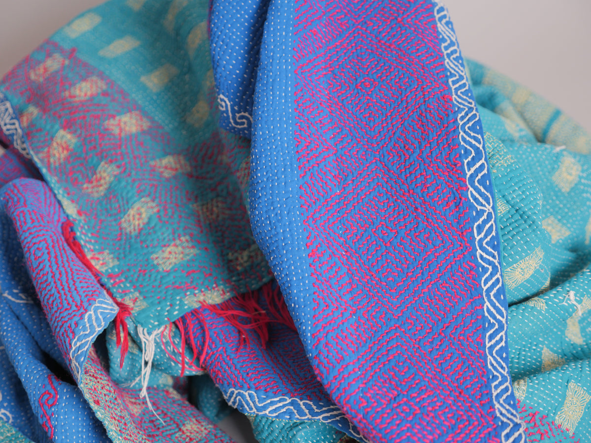 Kantha sari couvre-lit  No.106 "Seablue & Green",  coton recyclé brodé à la main.
