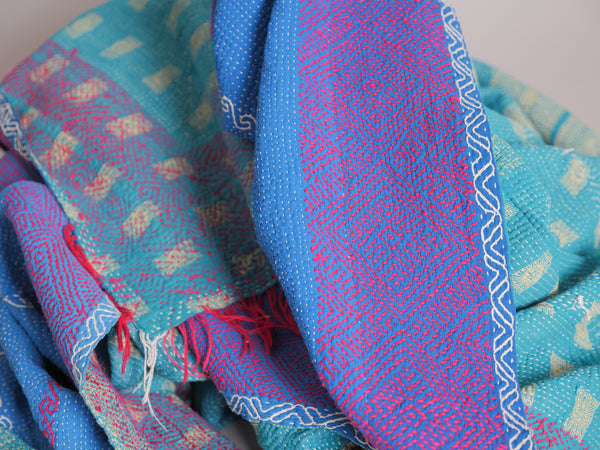 Kantha sari couvre-lit  No.106 "Seablue & Green",  coton recyclé brodé à la main.