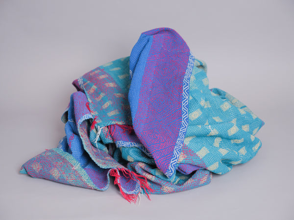 Kantha sari couvre-lit  No.106 "Seablue & Green",  coton recyclé brodé à la main.