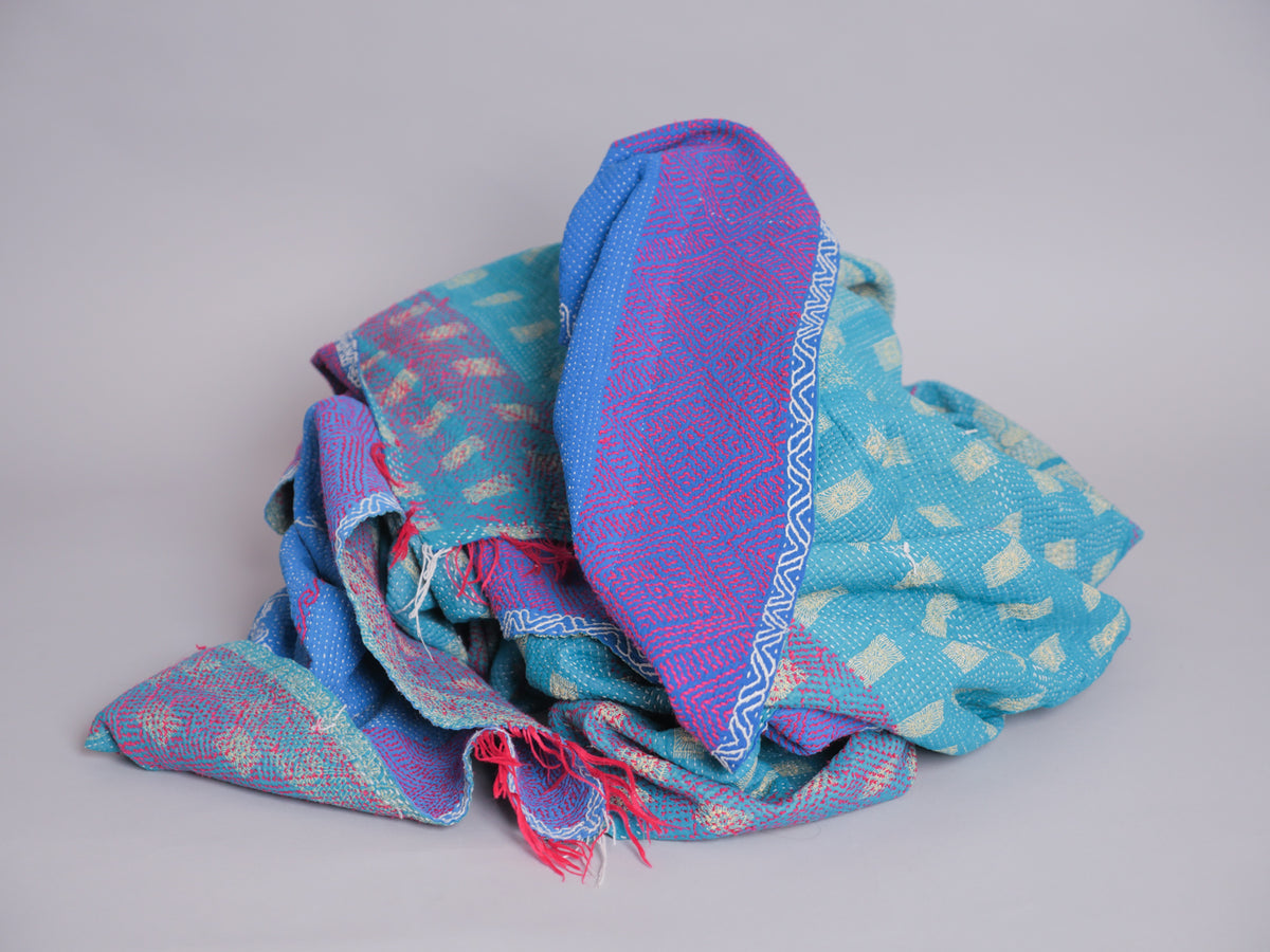 Kantha sari couvre-lit  No.106 "Seablue & Green",  coton recyclé brodé à la main.