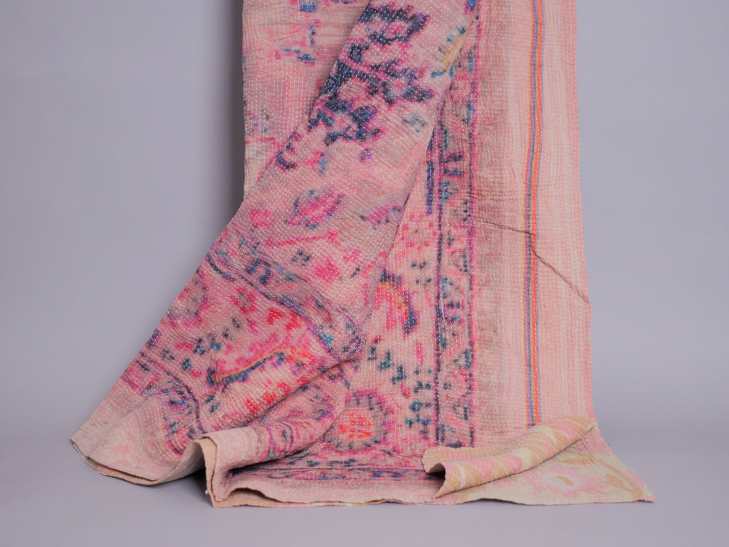 Couvre-lit kantha vintage imprimé. 