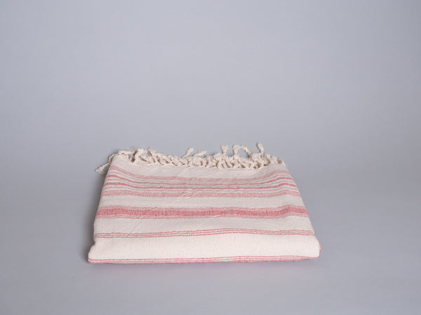 Serviette tissé main en coton coleur cassis.