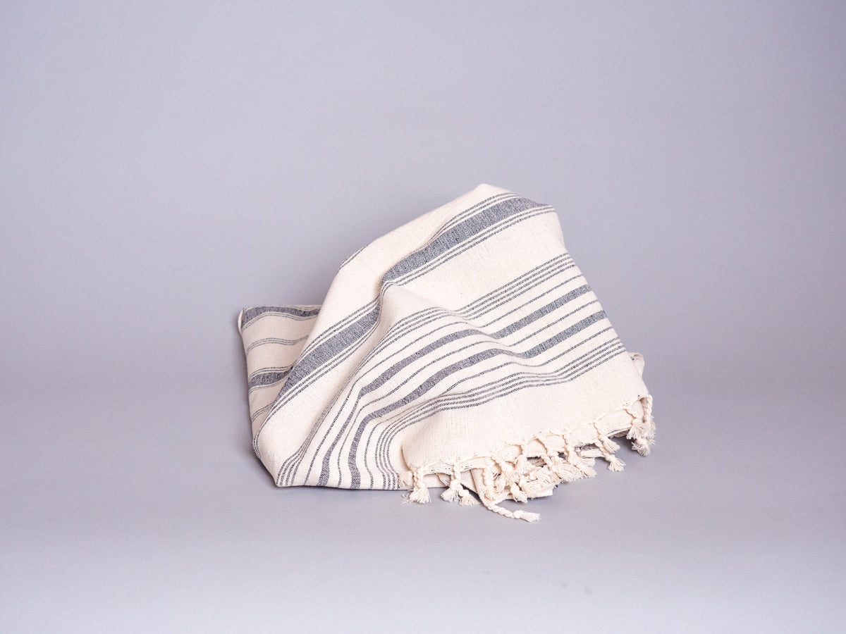 Serviette tissé main, coton non blanchi.