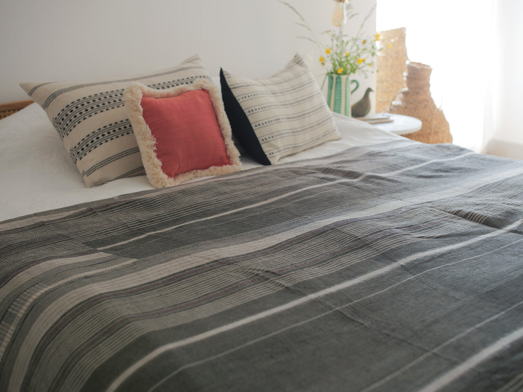 Kantha sari couvre-lit  No. 160 "Cottage Garden”,  coton recyclé brodé à la main