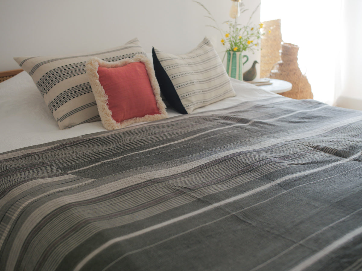 Kantha sari couvre-lit  No. 160 "Cottage Garden”,  coton recyclé brodé à la main