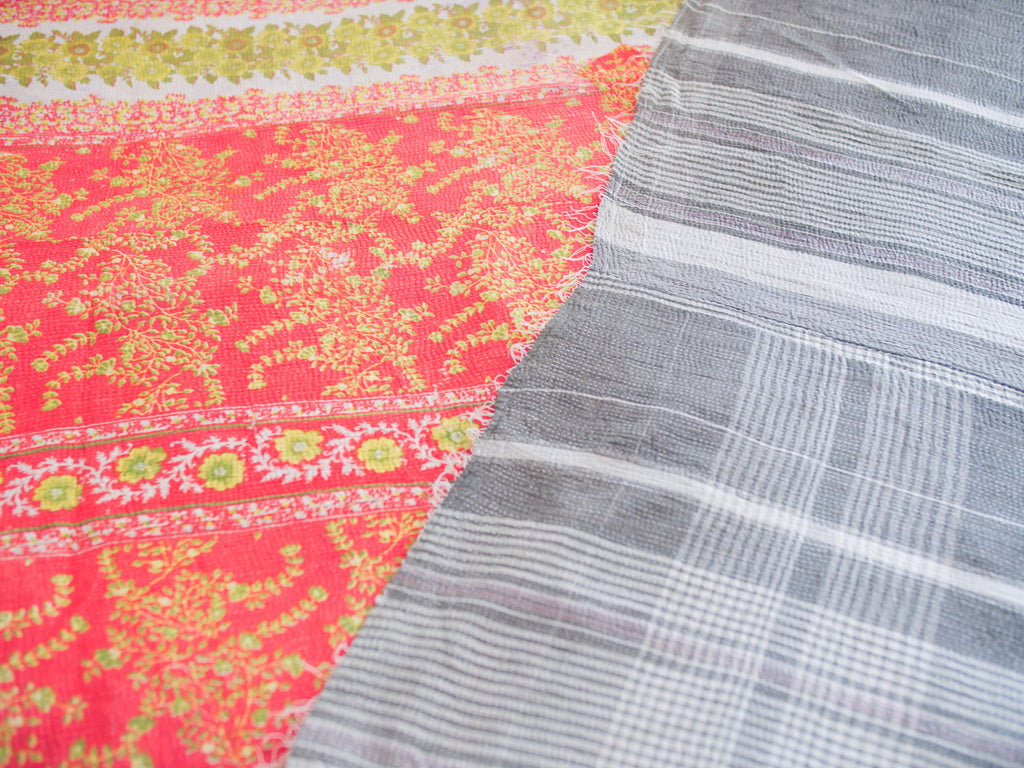Kantha sari couvre-lit  No. 160 "Cottage Garden”,  coton recyclé brodé à la main