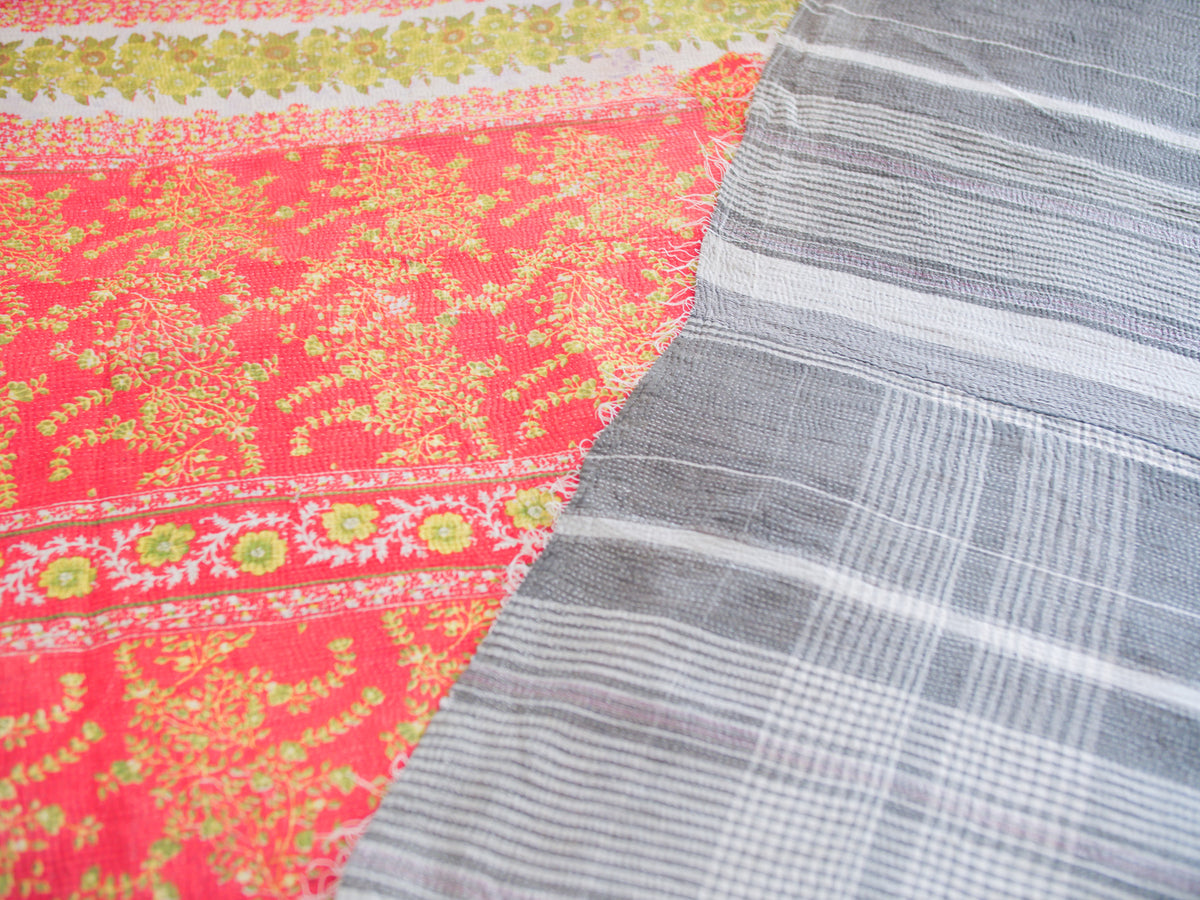 Kantha sari couvre-lit  No. 160 "Cottage Garden”,  coton recyclé brodé à la main