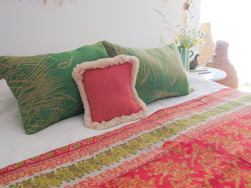 Kantha sari couvre-lit  No. 160 "Cottage Garden”,  coton recyclé brodé à la main