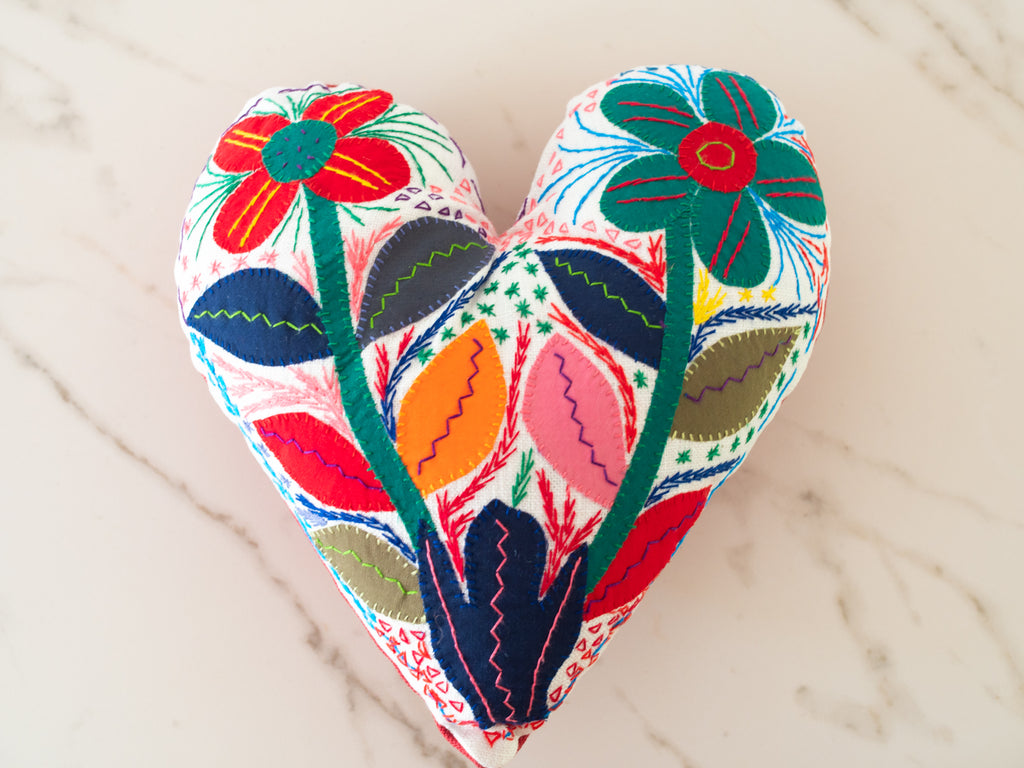 Coeur brodé main. Afrique du sud. Heartworks. 