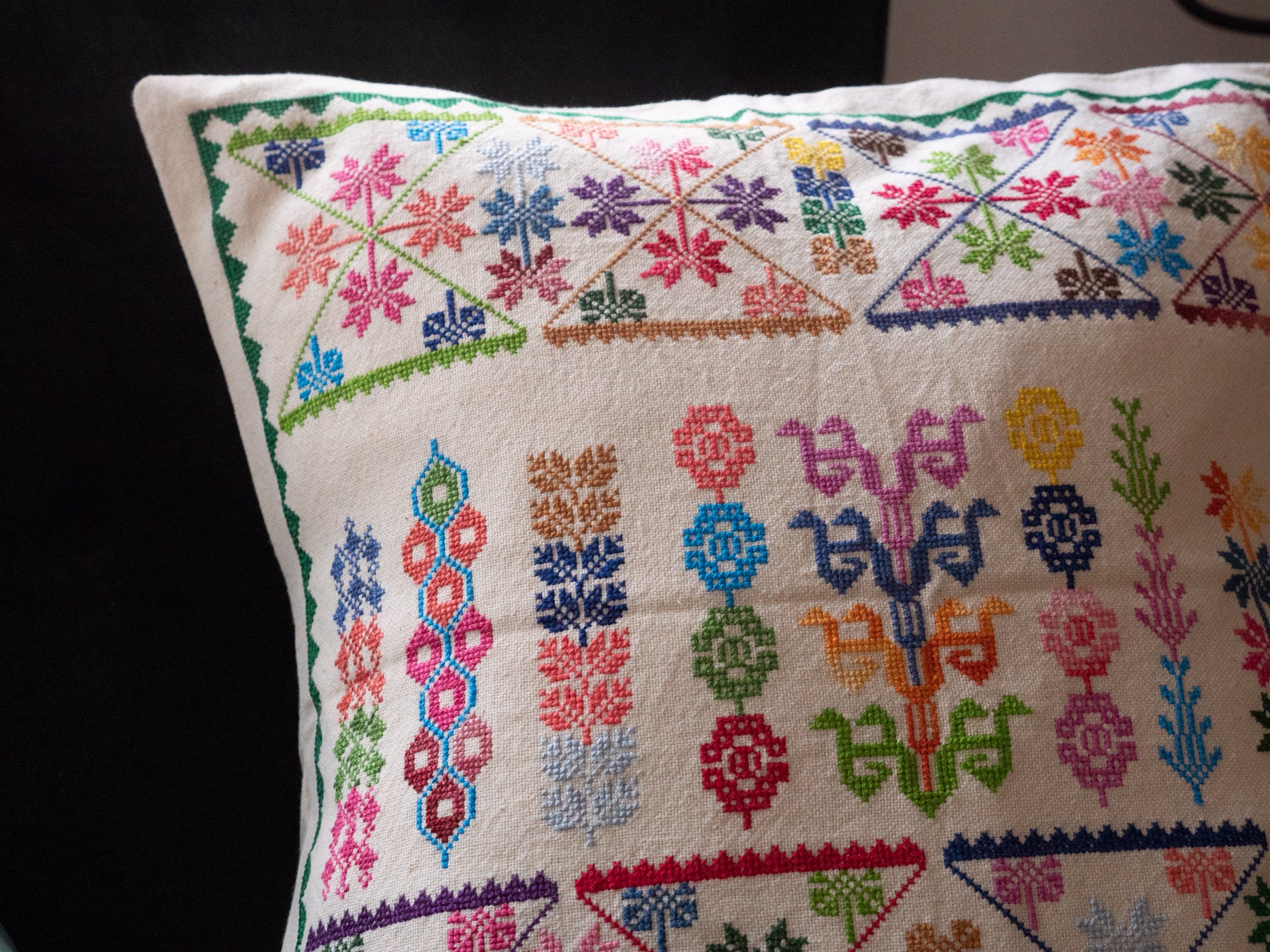 Coussin brodé main tatreez.