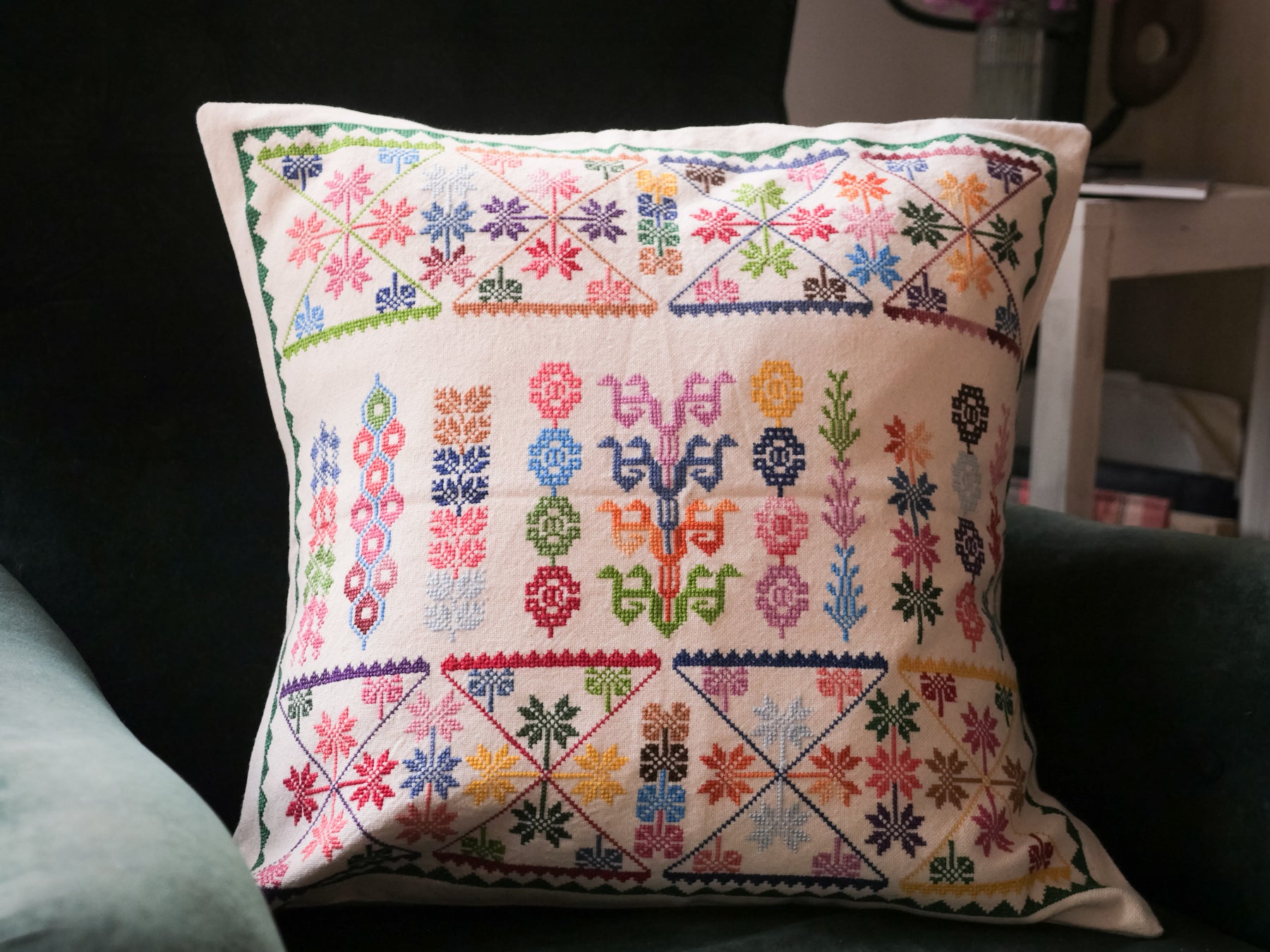 Coussin brodé main tatreez.